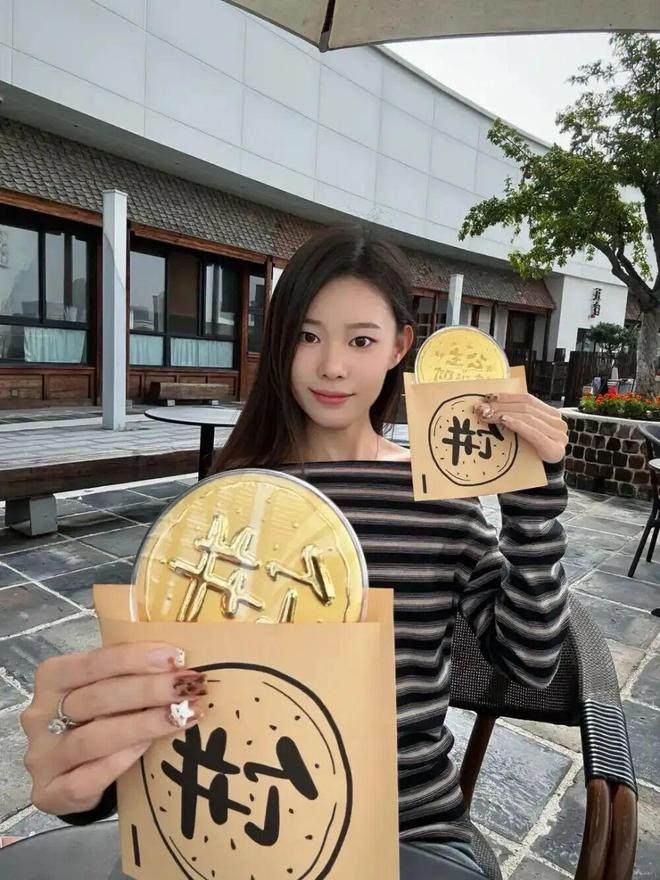 潮汕老板卖0.1克黄金,今年已进账62亿 潮汕老板卖0.1克黄金,今年已进账62亿