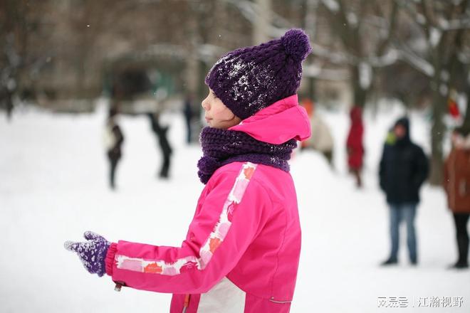 中产羽绒服“高价围城”，两千元是门槛还是困局开端？