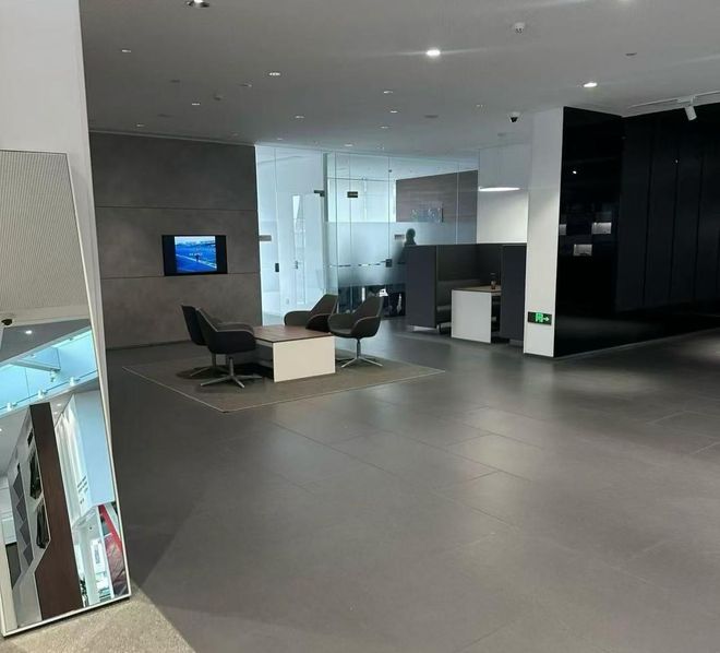 保时捷中心总经理带头连夜搬空车辆，贵阳郑州两地三店暂停营业，控股方否认“投资人跑路”