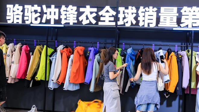 遍地“骆驼”，只是因为消费降级吗？