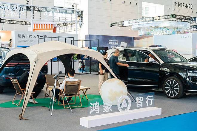 为了年销100万辆，为了对冲“含华量”稀释，余承东跟“五界”抱作一团