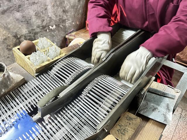 上百万支体温计两周抢空;西北唯一生产水银体温计老厂,投产55年后迎生存大考 上百万支体温计两周抢空;西北唯一生产水银体温计老厂,投产55年后迎生存大考