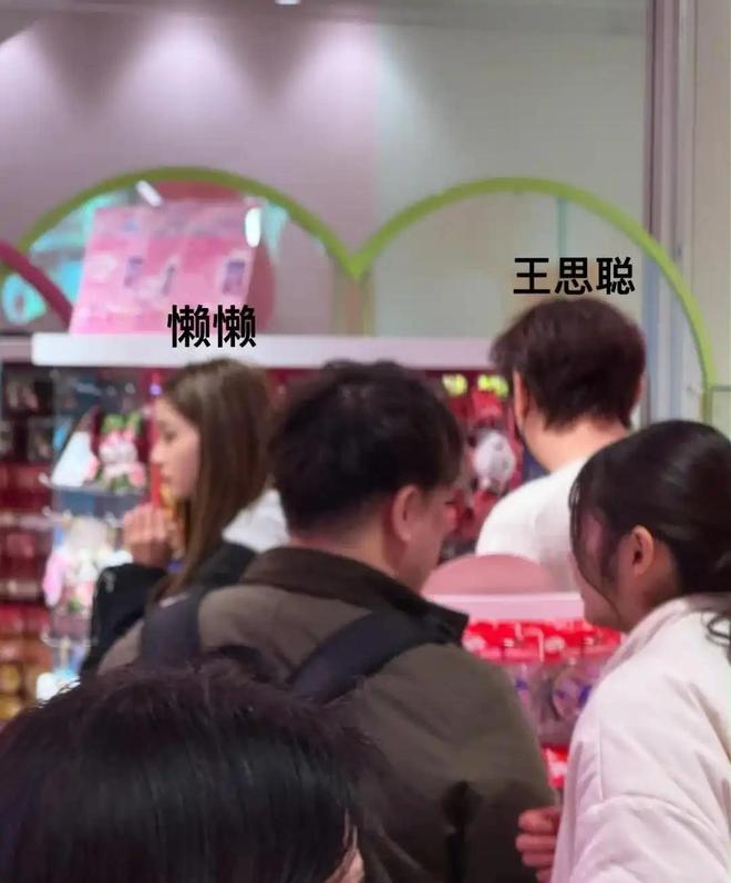 又遭一击！王思聪名下资产被法拍，王健林也顾不上他了