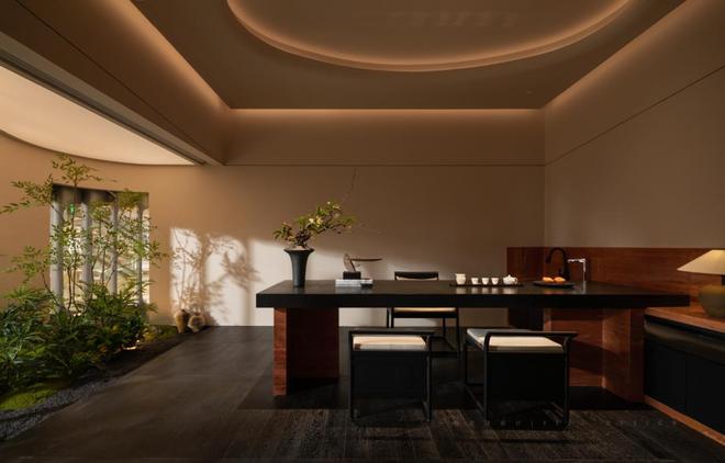 AI狂欢溢出硅谷后，为什么在家里“失灵”了？