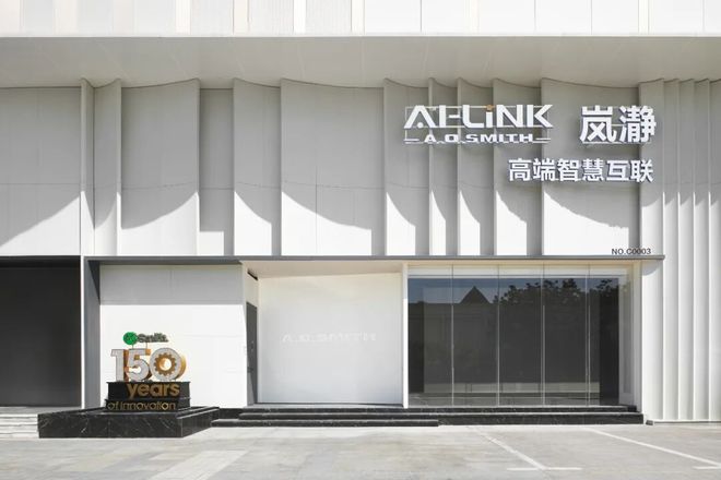 AI狂欢溢出硅谷后，为什么在家里“失灵”了？