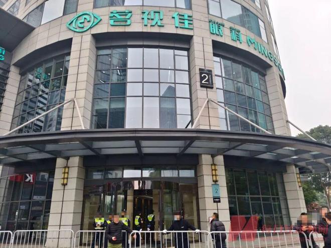 号称年化4%~5%的“低风险”金融产品突然爆雷，众多投资者“踩雷”，规模上百亿元！“祥源系”多地项目几近停工，