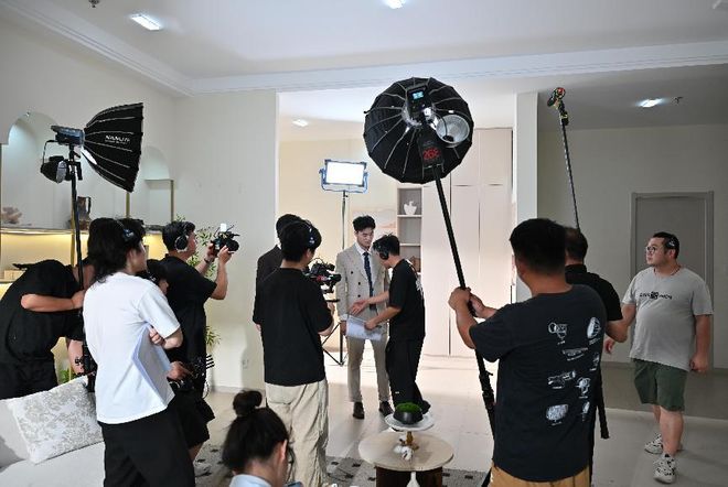 郑州，竖起来了！