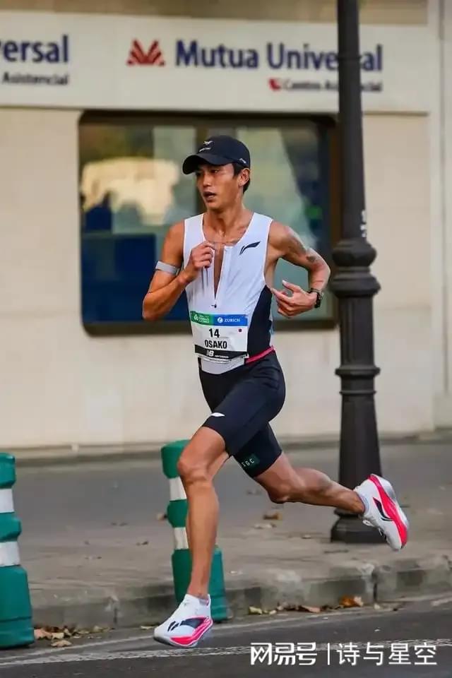 34岁破马拉松新纪录,亚洲第一穿了中国跑鞋 34岁破马拉松新纪录,亚洲第一穿了中国跑鞋