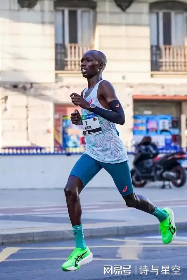 34岁破马拉松新纪录,亚洲第一穿了中国跑鞋 34岁破马拉松新纪录,亚洲第一穿了中国跑鞋