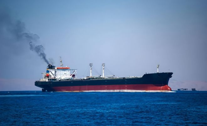 狂追俄罗斯油轮18天,特朗普疯狂全球抢油,对中国有何影响? 狂追俄罗斯油轮18天,特朗普疯狂全球抢油,对中国有何影响?