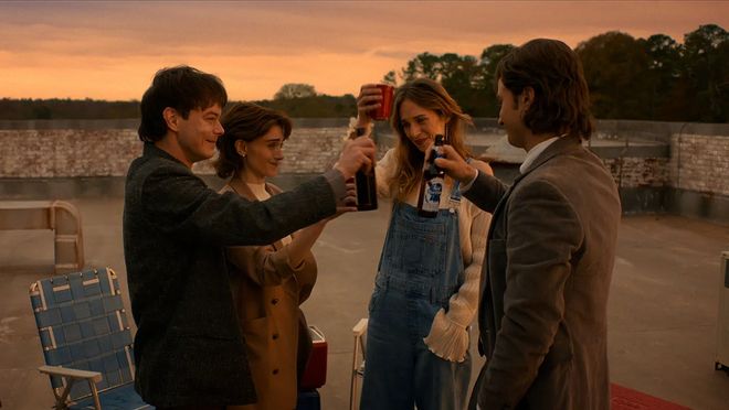 80年代的狂野与未来，都藏在怪奇物语的穿搭里