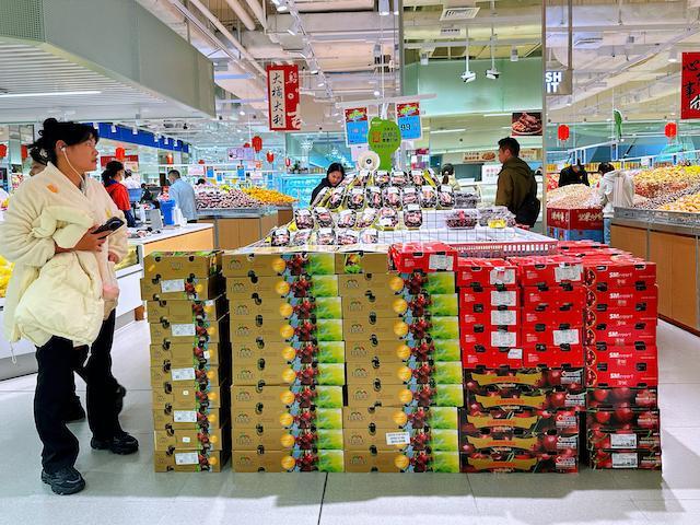 降价也卖不动！记者实探“价格战”背后：车厘子从“礼品符号”变成“日常果盘”