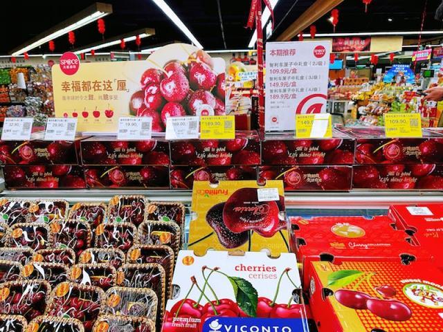 降价也卖不动！记者实探“价格战”背后：车厘子从“礼品符号”变成“日常果盘”