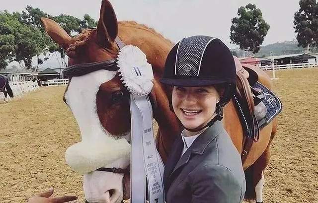 盖茨女儿不靠爹？创业赚12亿“诉苦”被群嘲：你零花钱都5亿了…