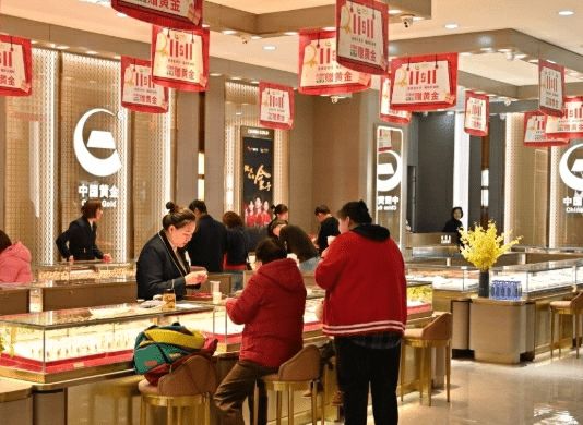实探金银市场：“只剩300克以上金条了”！“有人预约变现近9斤黄金”