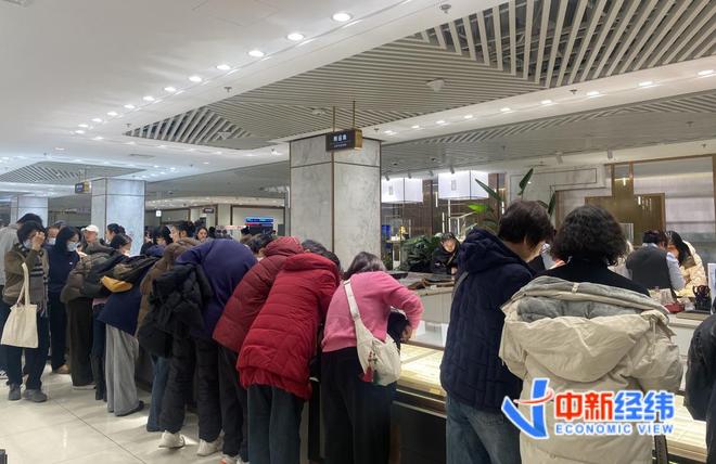 实探金银市场：“只剩300克以上金条了”！“有人预约变现近9斤黄金”