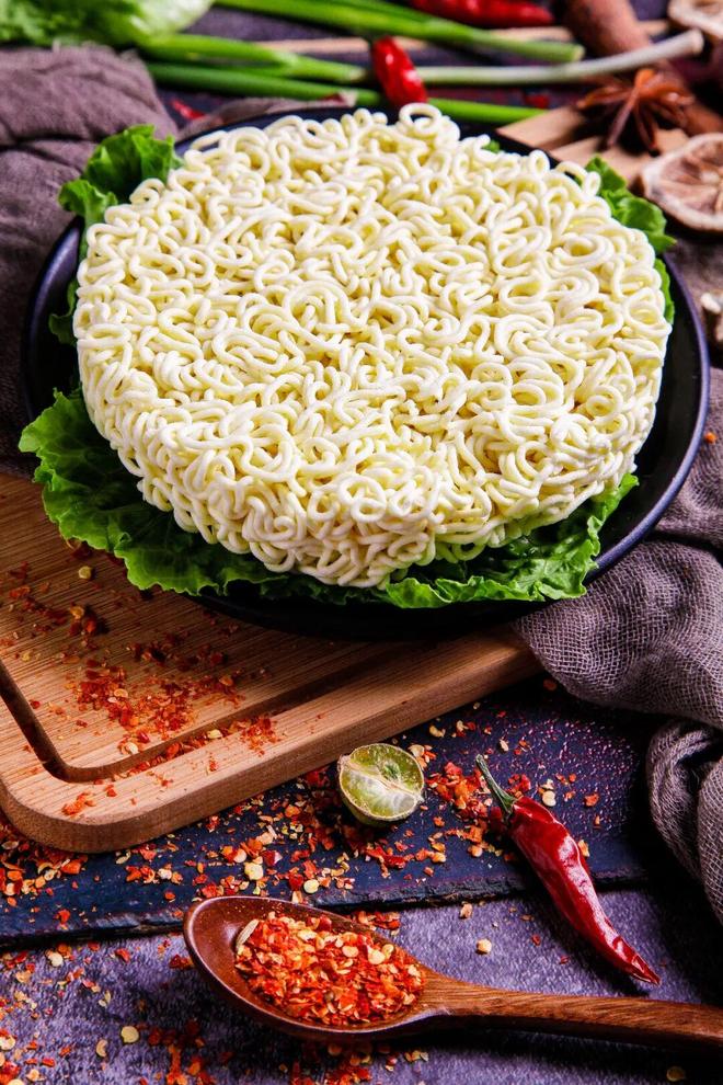 康师傅“换帅”野望：核心业务下滑、2026王者归来？