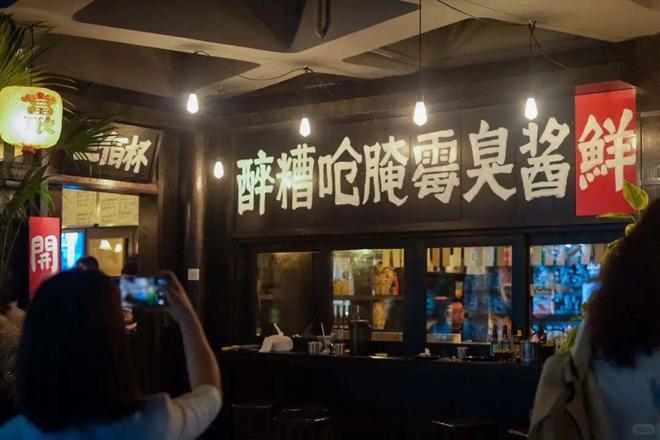 漂亮饭又“造神”！一线商圈开始排队广西菜