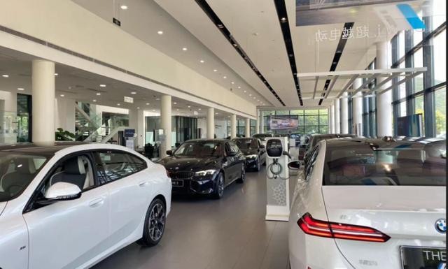 最高直降30万元?宝马领衔,2026开年车市上演“花式”调价 最高直降30万元?宝马领衔,2026开年车市上演“花式”调价