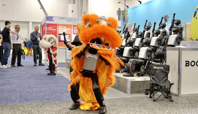 中国机器人组团出征CES，加速进化首日售出数十台，魔法原子海外收入占比过半