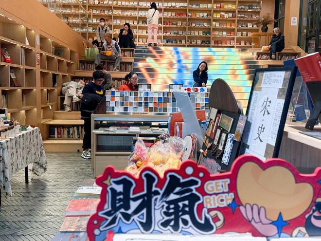 开新局·走市场|杭州清河坊:一街阅千年,烟火抚人心 开新局·走市场|杭州清河坊:一街阅千年,烟火抚人心