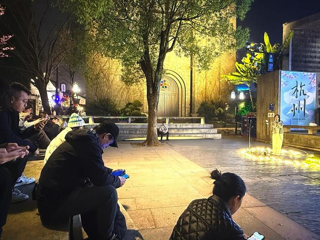 开新局·走市场|杭州清河坊:一街阅千年,烟火抚人心 开新局·走市场|杭州清河坊:一街阅千年,烟火抚人心