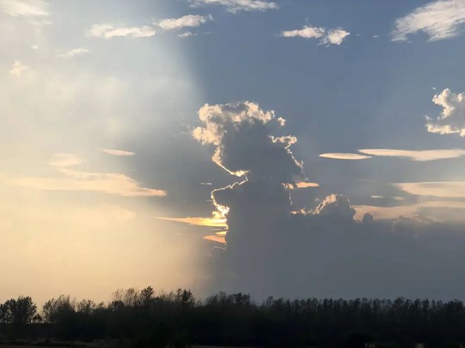 账上1亿担保14亿，美克家居押注 AI 能翻盘吗？