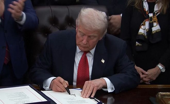 特朗普失算了！明抢5000万桶石油后，才发现中国连一桶都不买了