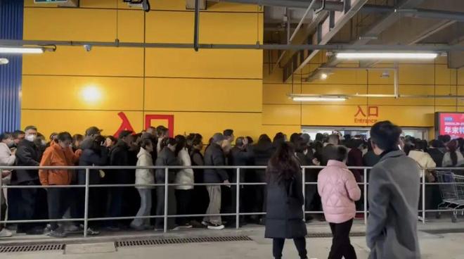 上海宝山宜家等突然宣布闭店，现场排起长队，网友：劝大家不要去了