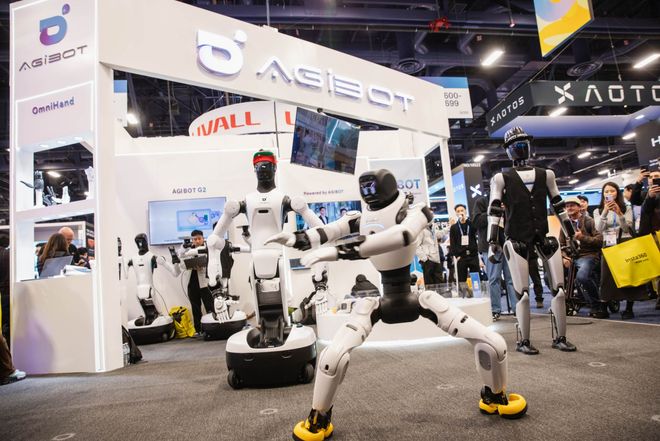 中国机器人组团出征CES，加速进化首日售出数十台，魔法原子海外收入占比过半