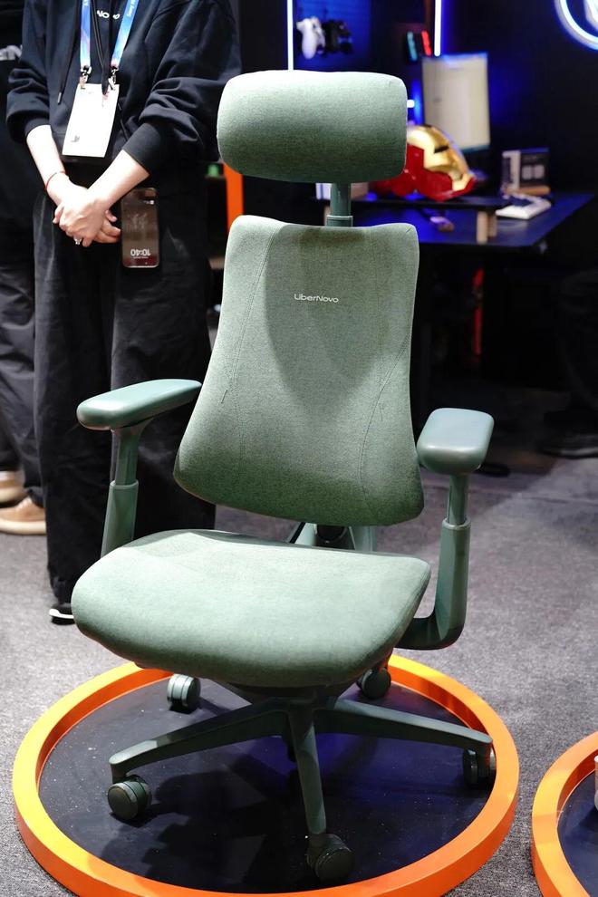 被罗永浩鼓吹的“清闲”，如何造出红到海外的椅子