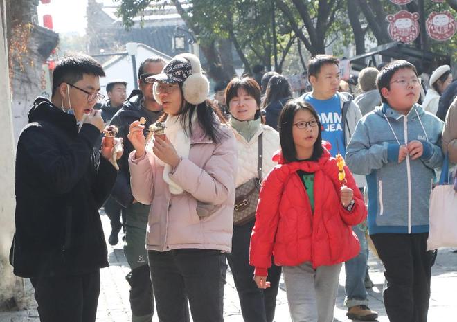 学生寒假引爆“春节档”预订，第一批“抢跑”春节档的学生已出发