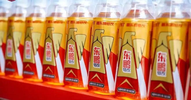 一套组合拳大杀四方，1350亿东鹏饮料的“点金术”