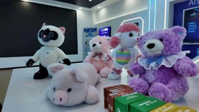 员工拒绝参加年会表演被辞退，“牛马给领导表演的年终活动能不能停一停啊”