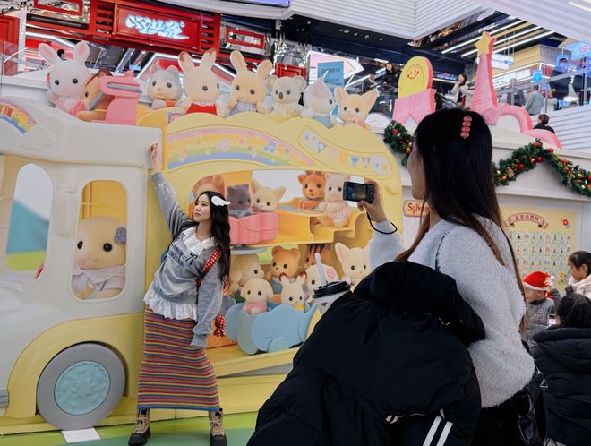 元旦假期消费开门红，海南封关后旅游热度飙升