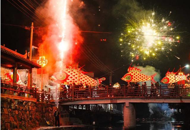 3000条鱼游进春晚，这届年轻人，把老祖宗的鱼灯盘活了