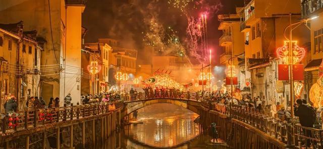 3000条鱼游进春晚，这届年轻人，把老祖宗的鱼灯盘活了