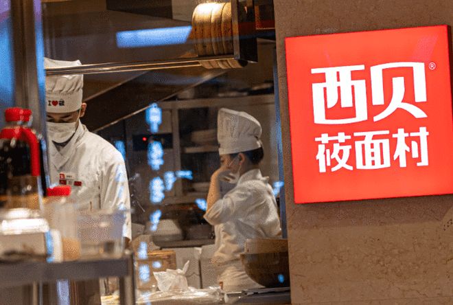 深圳一家商场称西贝门店“选择了最不体面的方式逃场”，要求其恢复营业，当事双方回应