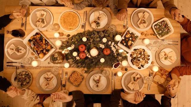 春节走亲戚，年轻人“反向教育”长辈