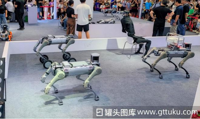 机器人“霸屏”春晚上演IPO大赛，谁是资本盛宴背后的最大赢家？