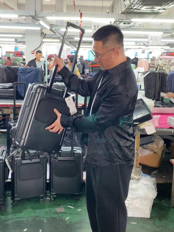 直播间里的行李箱，正在改变“回家的方式”