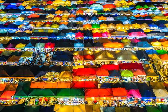 最近,我们请六个小生意人讲了讲他们这一年 最近,我们请六个小生意人讲了讲他们这一年