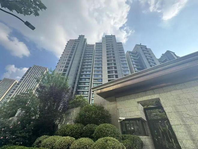 年薪2426万港元！新鸿基高管卷入贪腐被停职？公司回应：正在进行检视