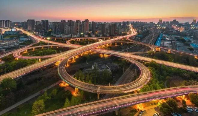 市委书记40分钟讲话，提了123次“创新”、50次“产业”