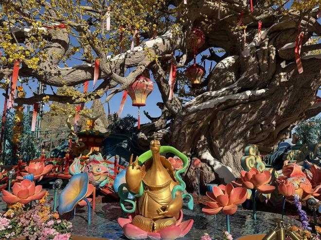 大年初五咋去哪都有一亿人在排队？不想走亲戚的打工人挤疯了也要去「新中式乐园」找年味