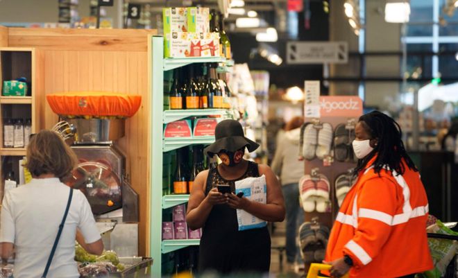 不是打脸是解围！特朗普关税被判违法，是一场司法阳谋？