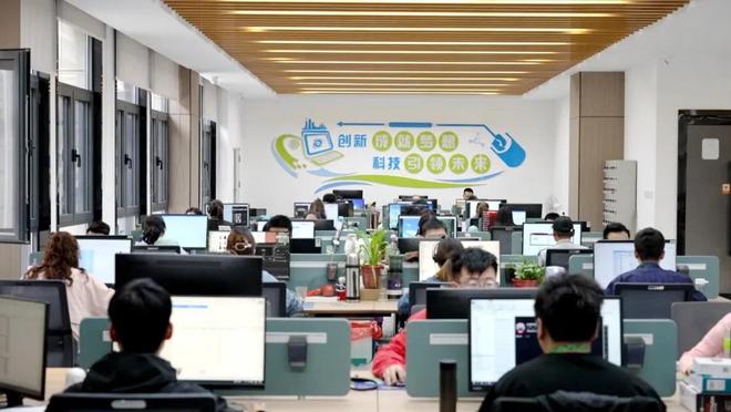 日审4000张图，月入超4000元，我在县城给AI“打工”｜新春走基层