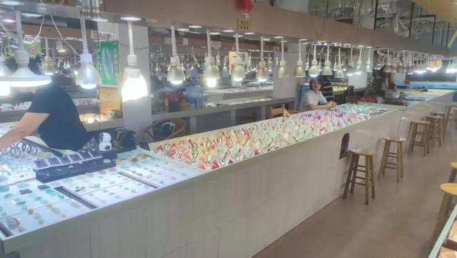 我在河南用AI鉴定玉石,8个月收入上百万|新春走基层 我在河南用AI鉴定玉石,8个月收入上百万|新春走基层