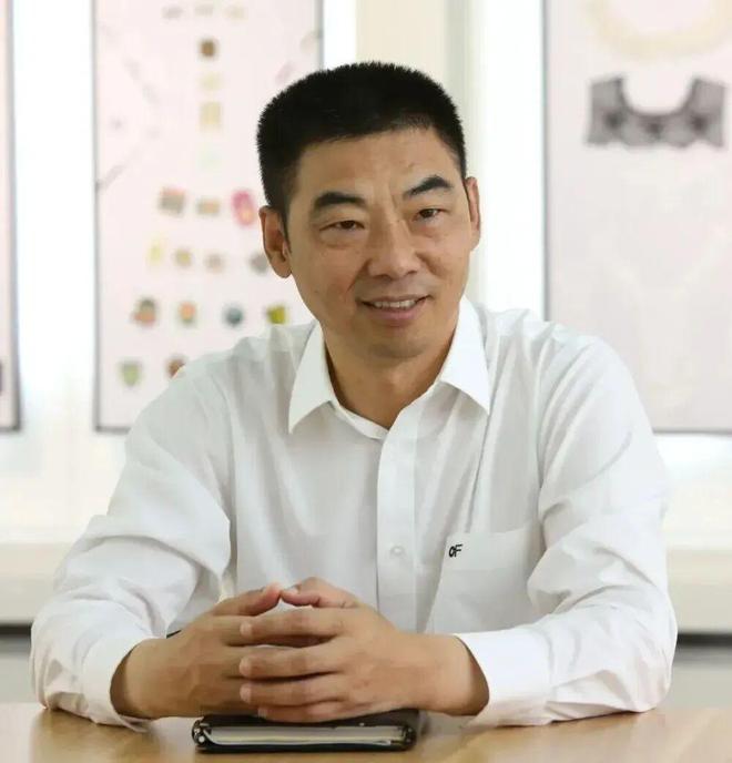 给优衣库打工30年，中国代工厂终于“上桌”了