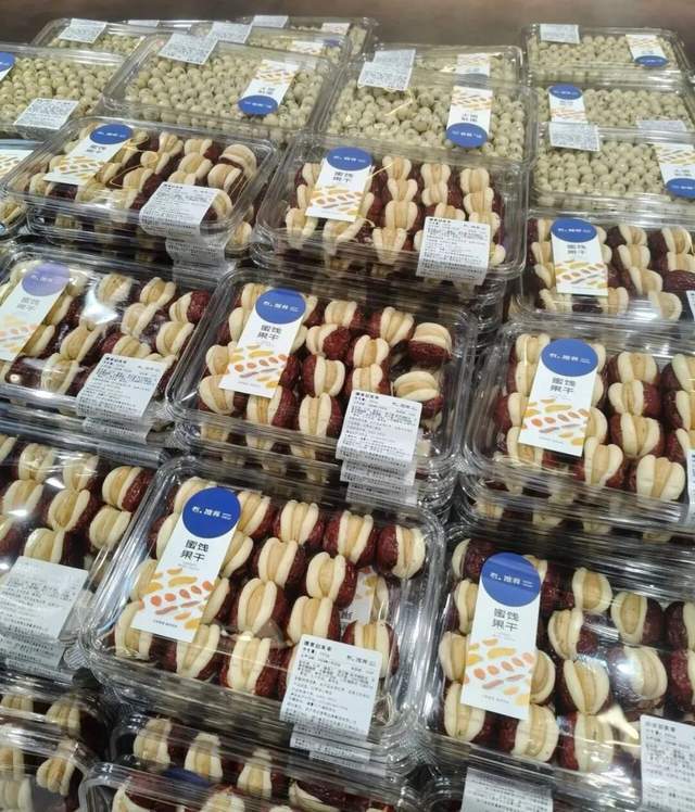 鸣鸣很忙入局新鲜零食：有点推荐首店开业